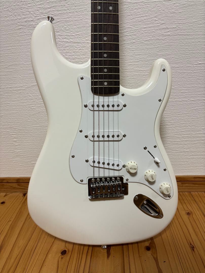 Squier Bullet Stratocaster ホワイト