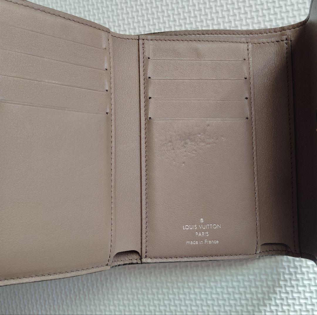 ルイヴィトン ポルトフォイユ カプシーヌ コンパクト 三つ折り財布