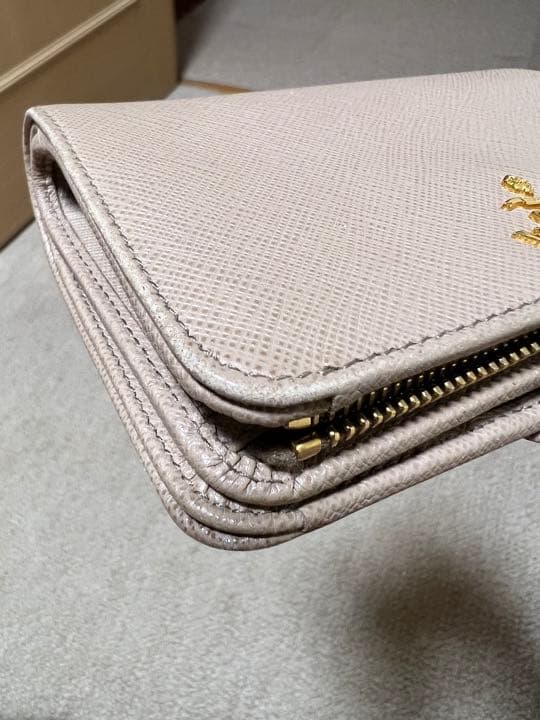 ★Lotus★ 　PRADA プラダ 二つ折り財布