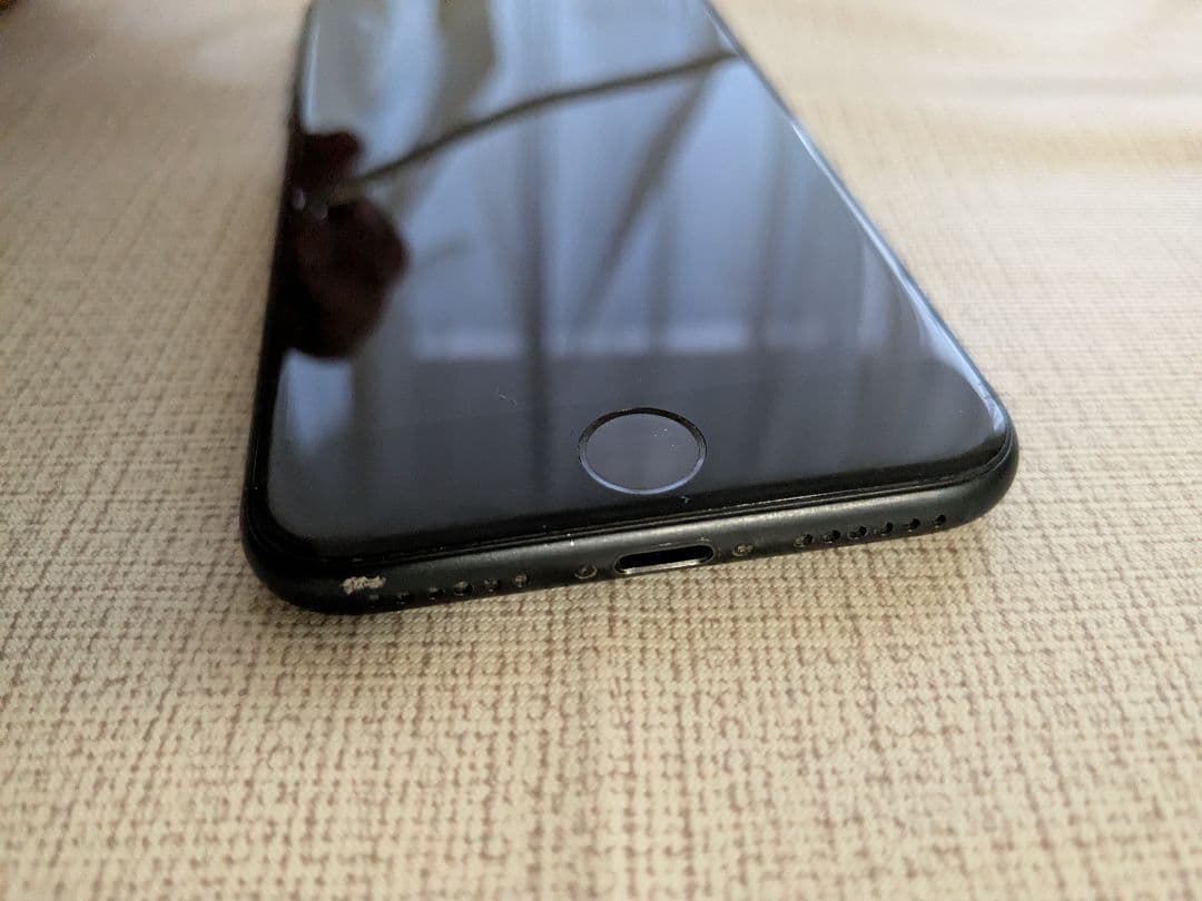 iPhone SE第2世代(SE2)ブラック　128GB　少々画面割れあり