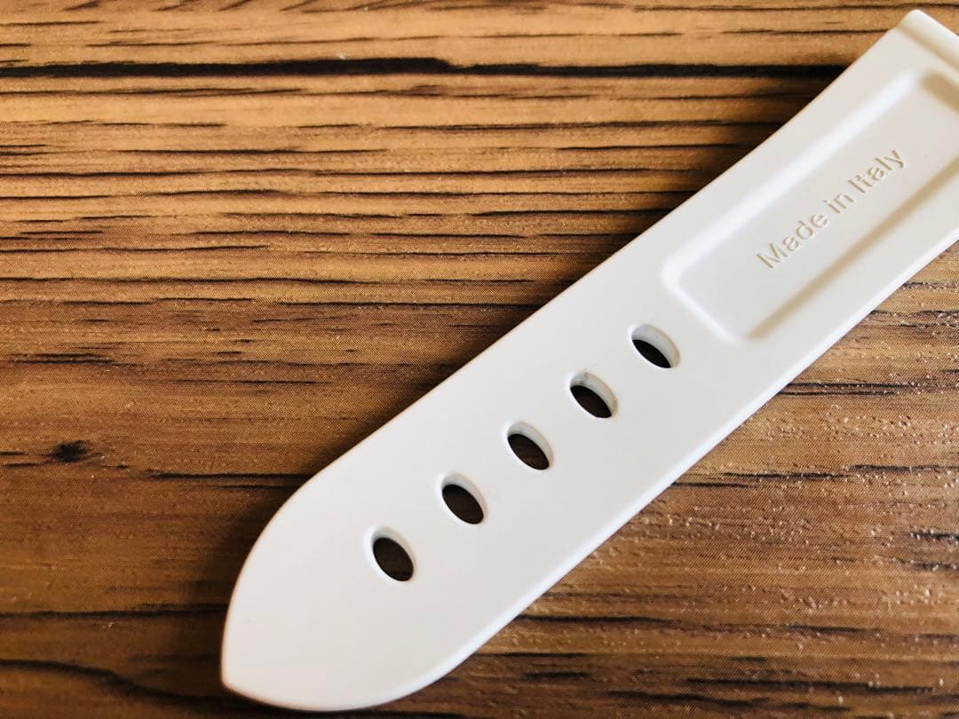 【最終価格】美品 パネライ純正ラバーベルトホワイトXS ラグ幅22mm おまけ付