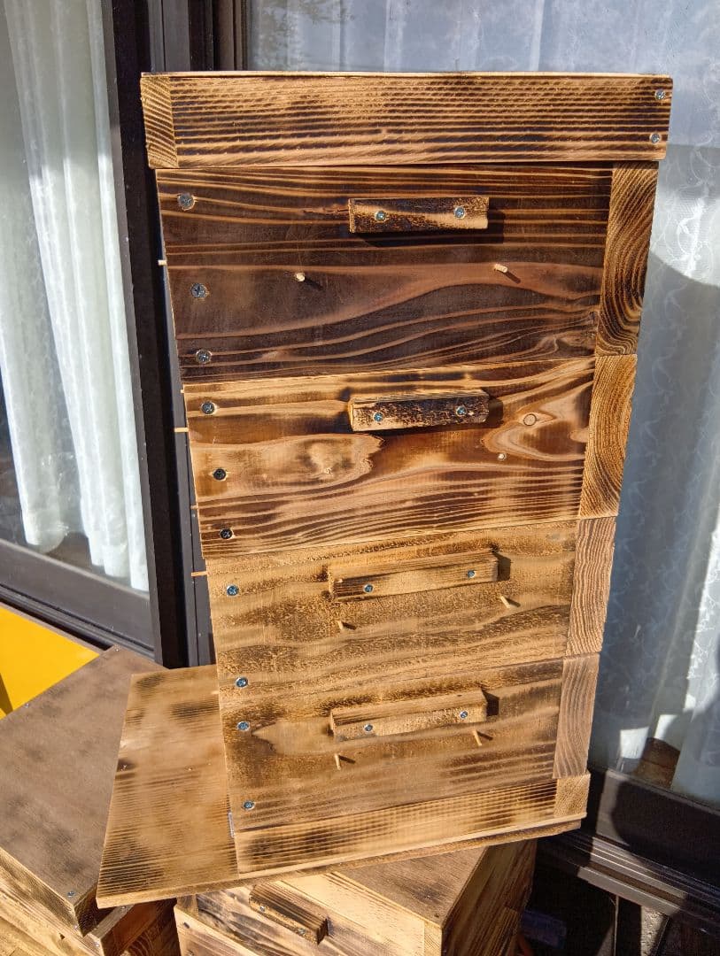 日本ミツバチの巣箱　待受箱兼用