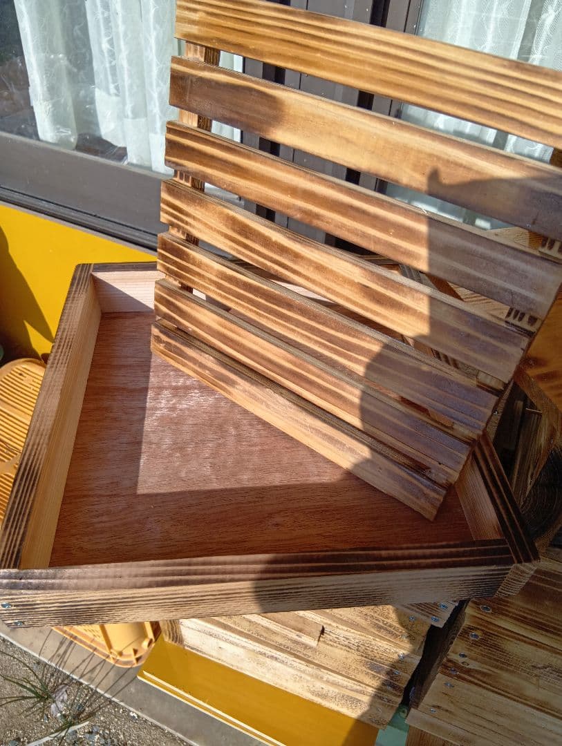 日本ミツバチの巣箱　待受箱兼用