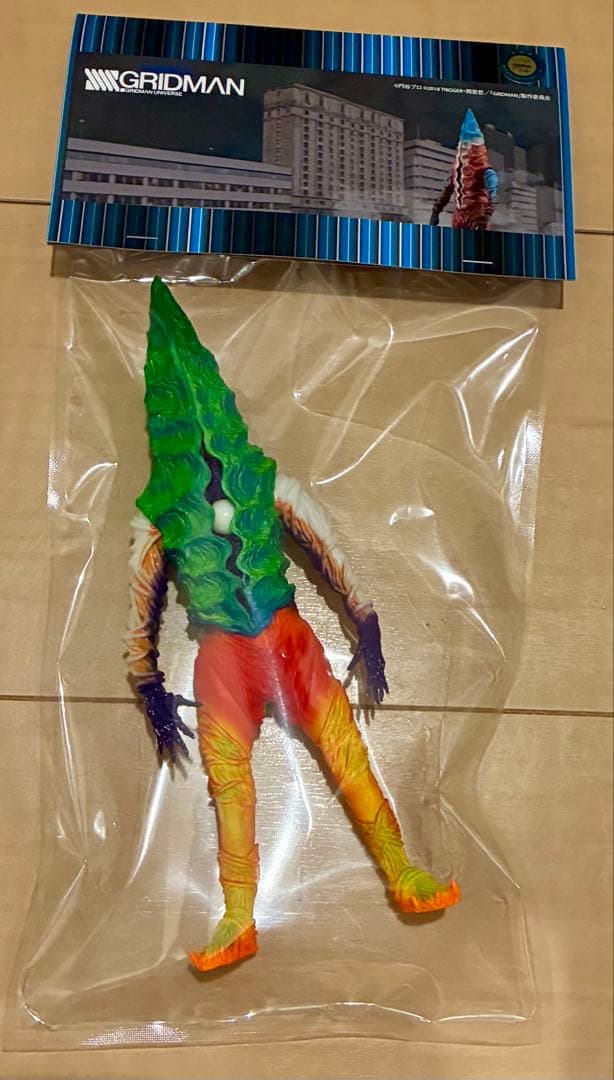 新品未開封 ナナシB ソフビ フィギュア グリッドマン サイケデリック版 蓄光