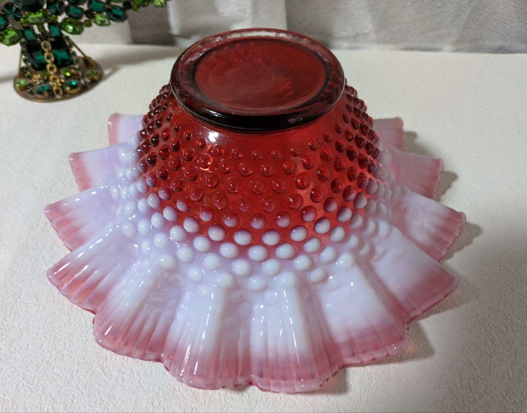 フェントン　クランベリーホブネイルオパルセント　フリルエッジ　ラージガラスボウル