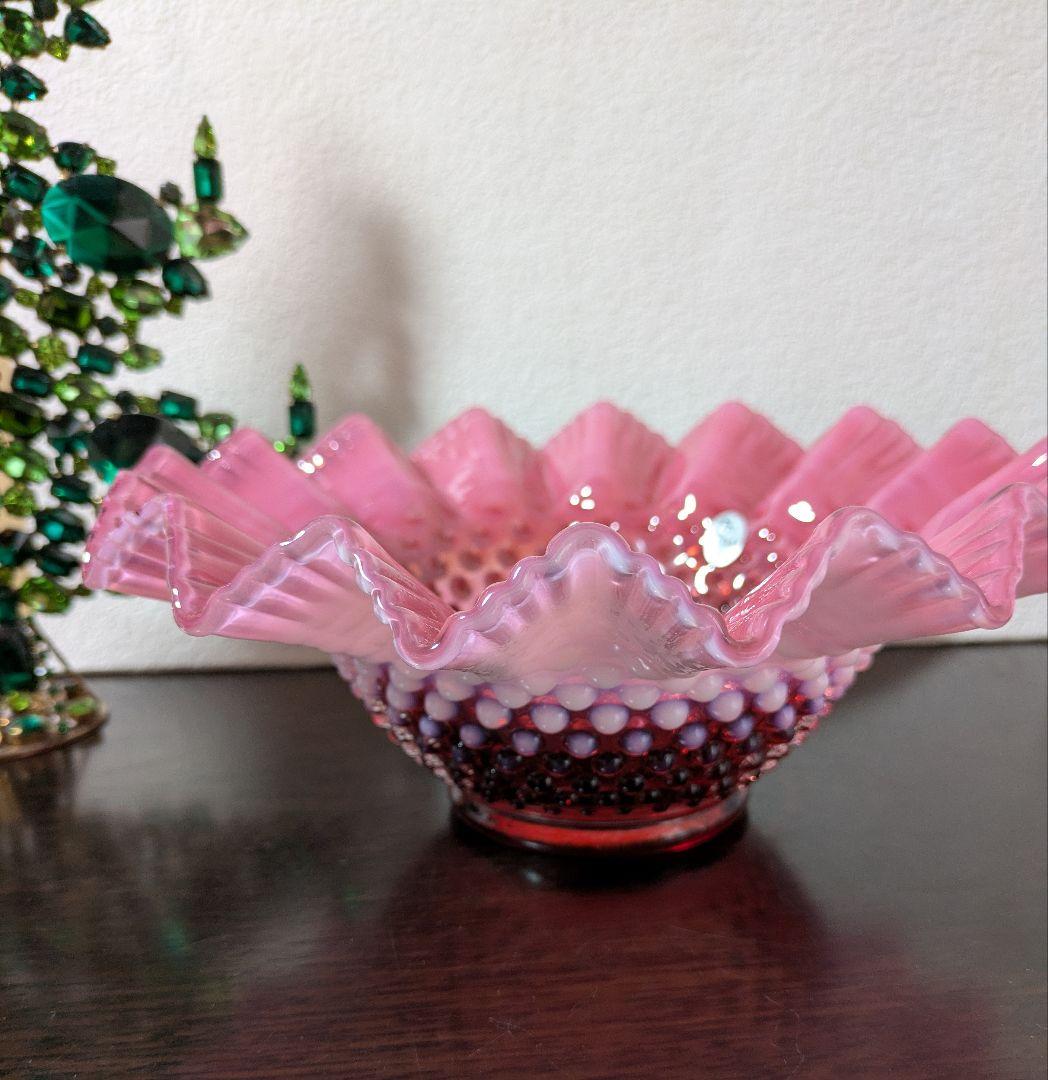 フェントン　クランベリーホブネイルオパルセント　フリルエッジ　ラージガラスボウル