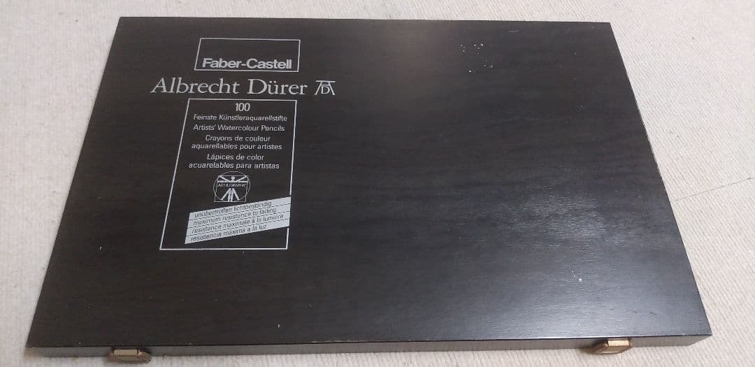 アルブレヒト・デューラーのファーバーカステルの木箱入り100色
