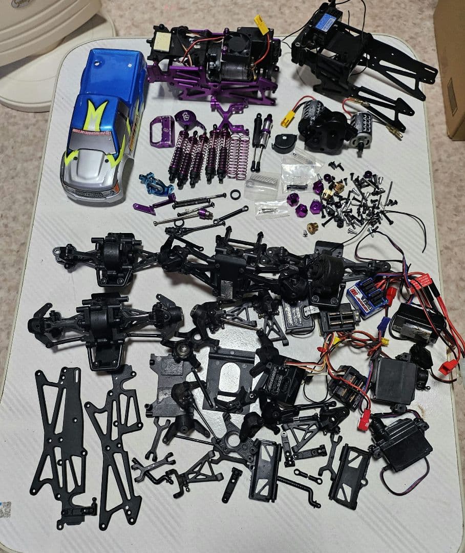 ミニジーラ HPI ラジコン HOT BODIES