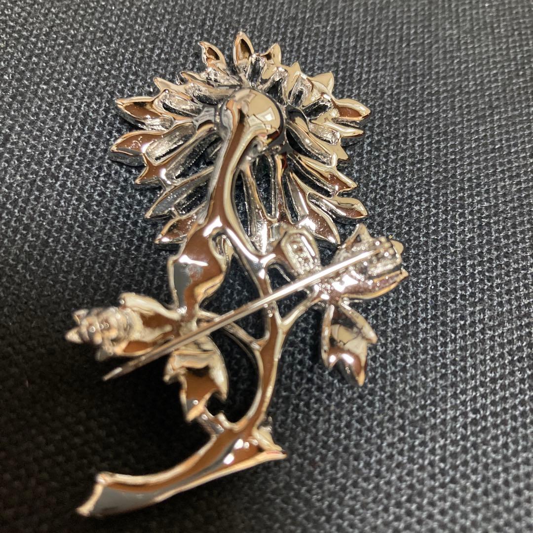 The Attwood Collection ブローチ