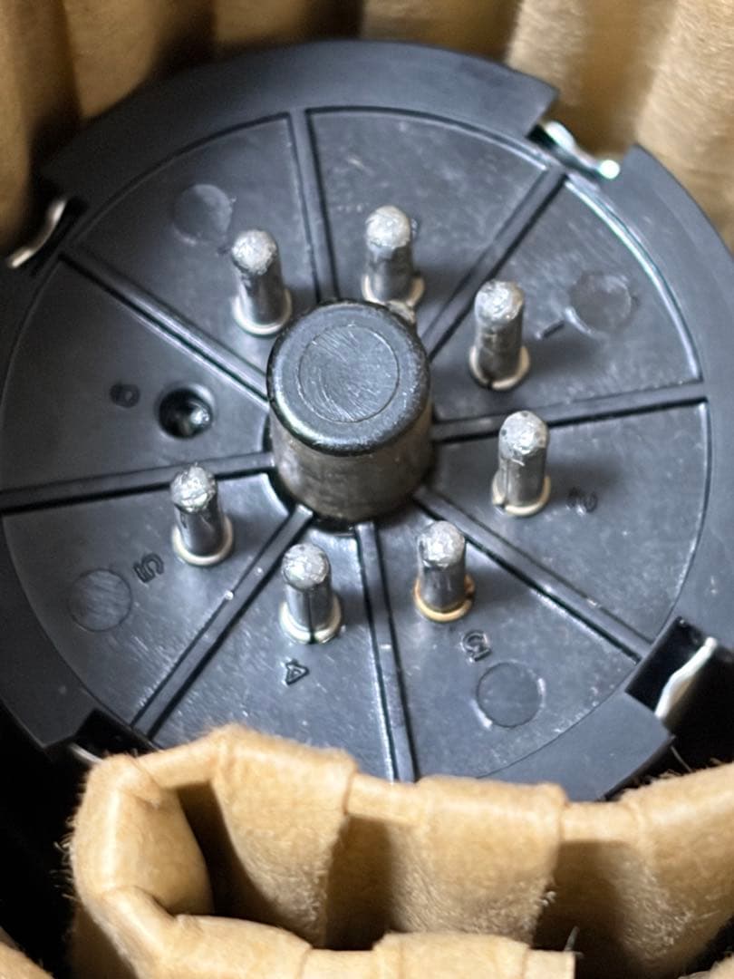 C*s様 イギリス製GOLD LION KT88 真空管2本 1本は箱なし