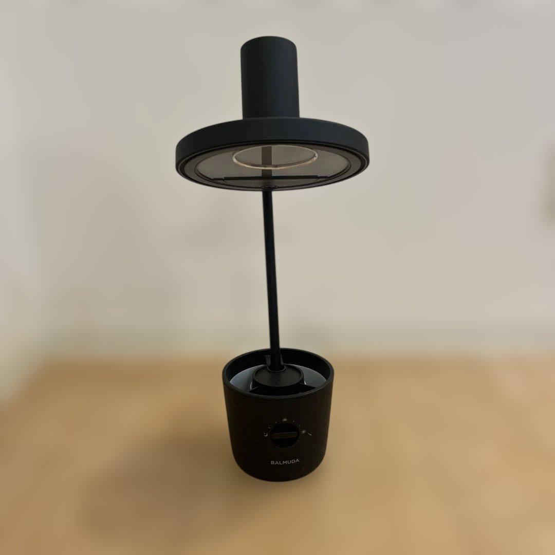 バルミューダ　デスクライト