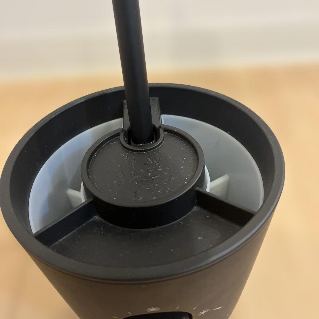 バルミューダ　デスクライト