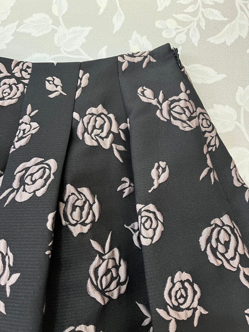 エムズグレイシー未使用薔薇が浮かぶスカート40
