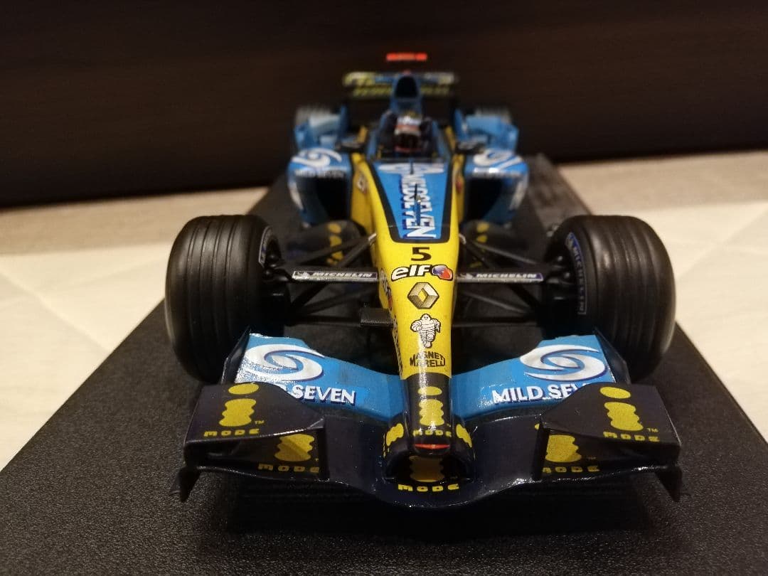 ホットウィール 1/18 ルノー R25 アロンソ 2005 チャンピオン