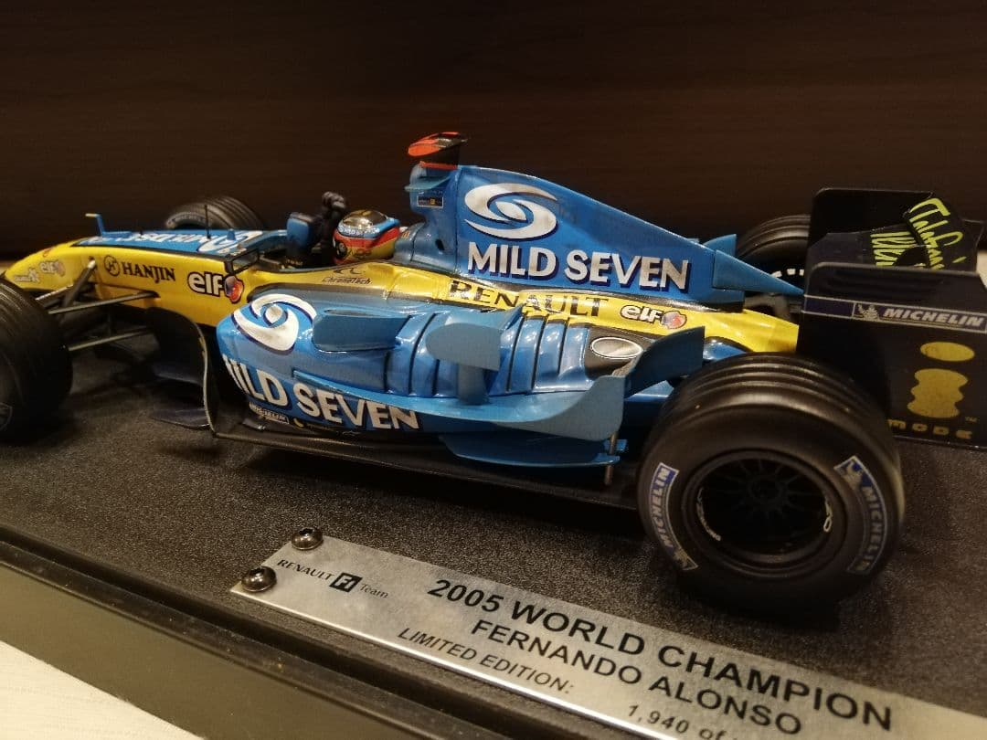 ホットウィール 1/18 ルノー R25 アロンソ 2005 チャンピオン
