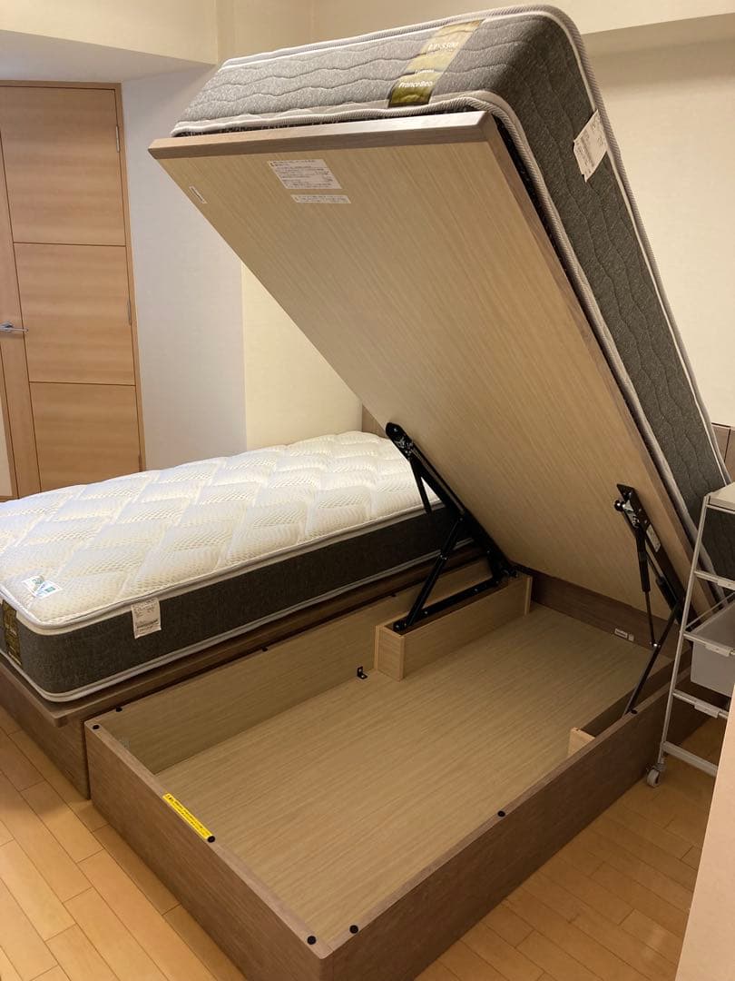 シングルベッドフレーム 跳ね上げ式収納付き（マットレス　ハード付）1セット