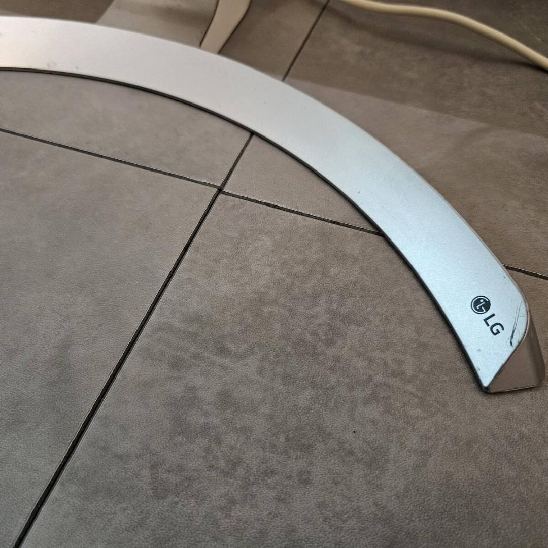 動作品 注意あり LG 32UD99-W （4K UHD 31.5型IPS液晶）