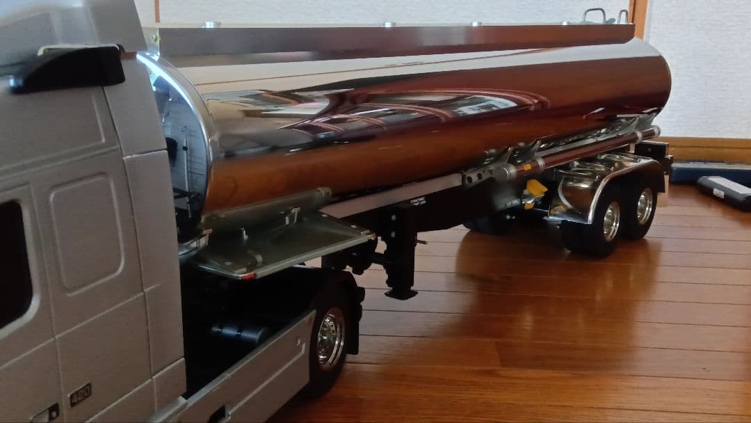 タミヤ1/14　ボルボFH12&タンクトレーラーフルオペMFC-03