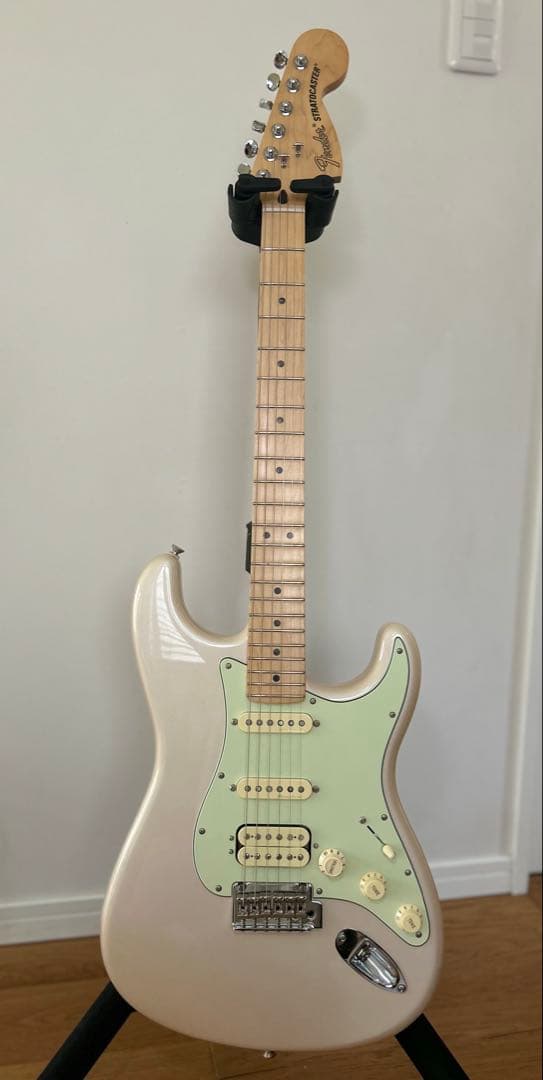 美品 送料込み フェンダー デラックスストラト HSS パール