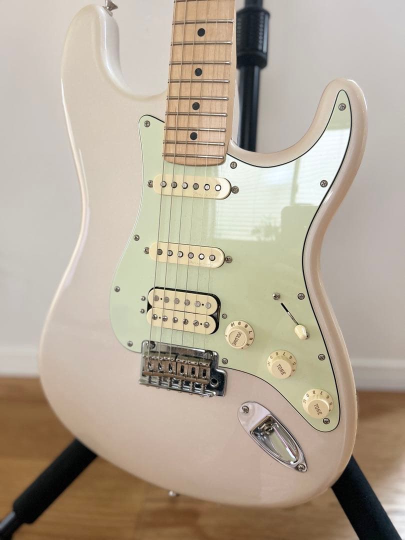 美品 送料込み フェンダー デラックスストラト HSS パール