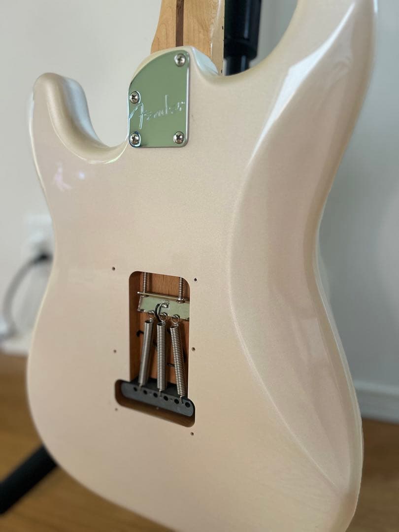 美品 送料込み フェンダー デラックスストラト HSS パール