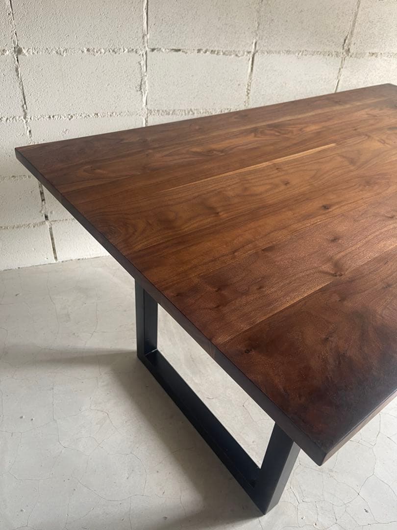 美品　ウォールナット無垢材　ダイニングテーブル　アイアン脚　脚取付位置変更可