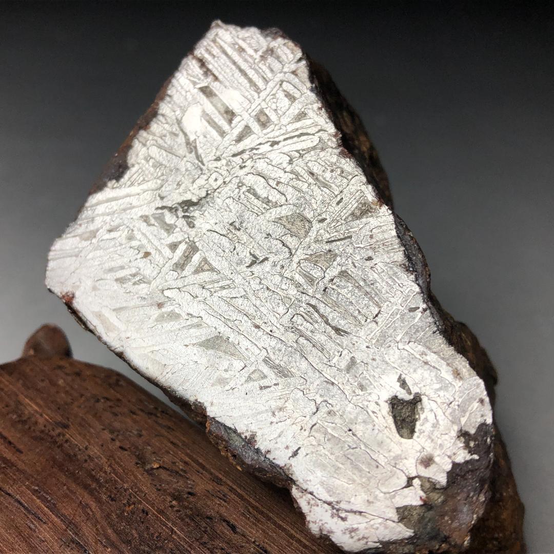 アルタイ隕石 鉄隕石　外皮付き隕石　ナチュラル　原石　重さ約695ｇ