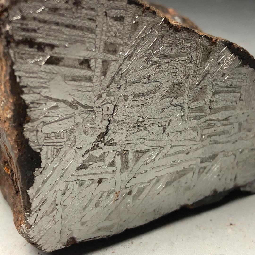 アルタイ隕石 鉄隕石　外皮付き隕石　ナチュラル　原石　重さ約695ｇ