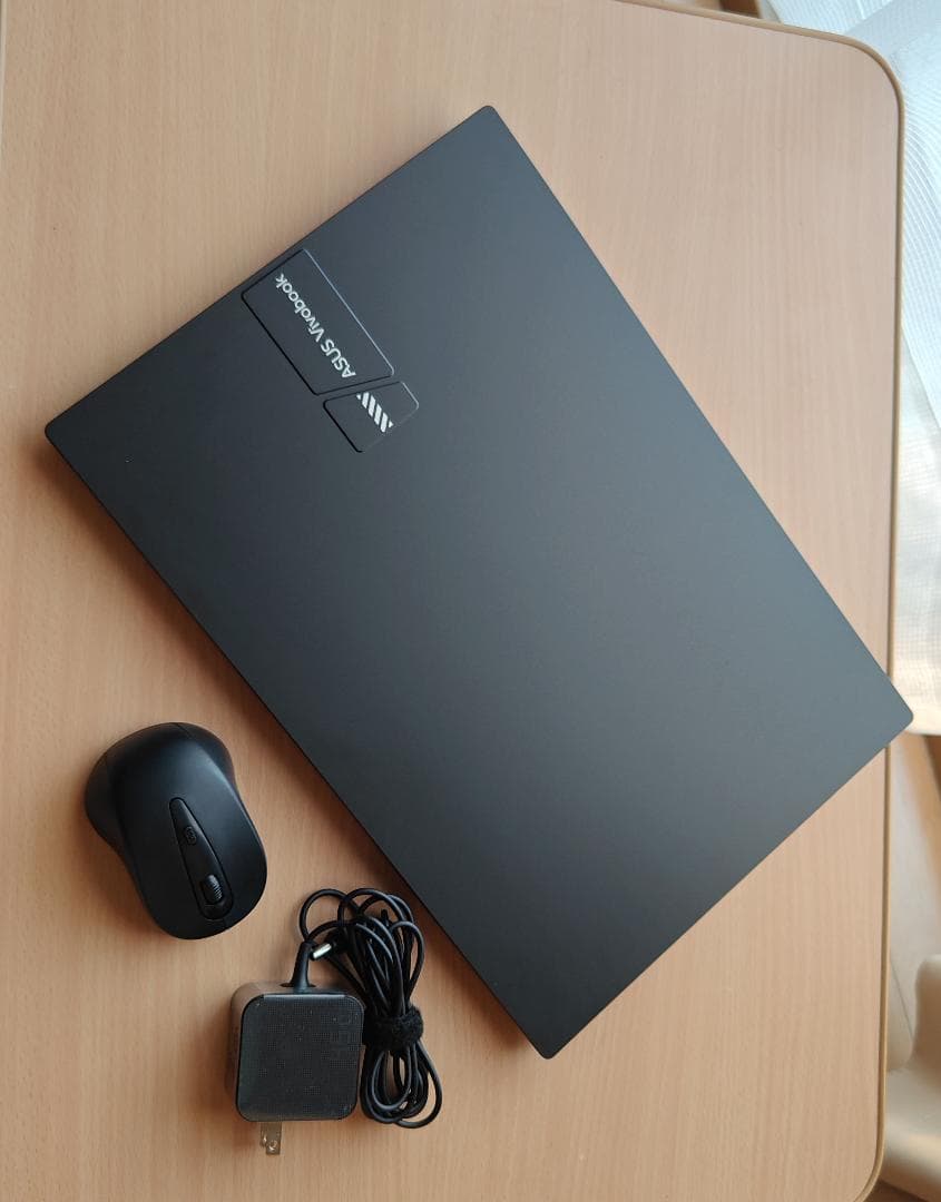 Asus Vivobook 2025年製