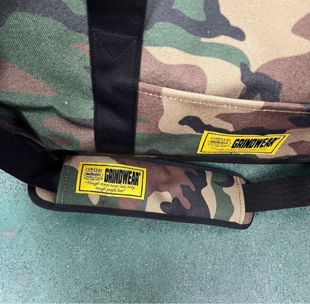 服好き高校生　corteiz 迷彩柄ボストンバッグ