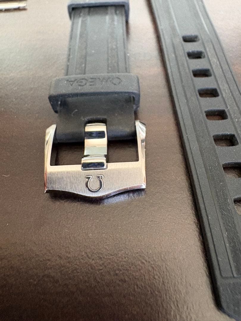 OMEGAシーマスター ダイバー300M 黒ラバーストラップ、バックル付﻿き