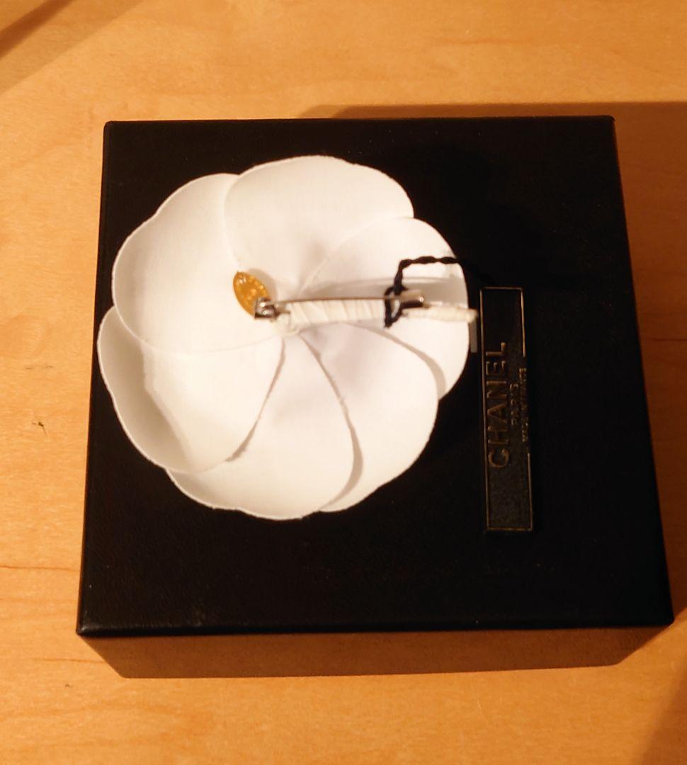 美品 CHANEL ホワイト ブローチ コサージュ