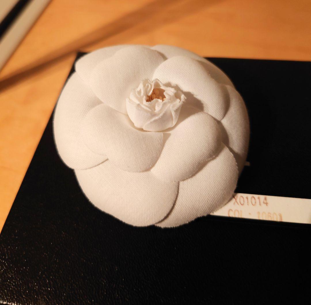 美品 CHANEL ホワイト ブローチ コサージュ