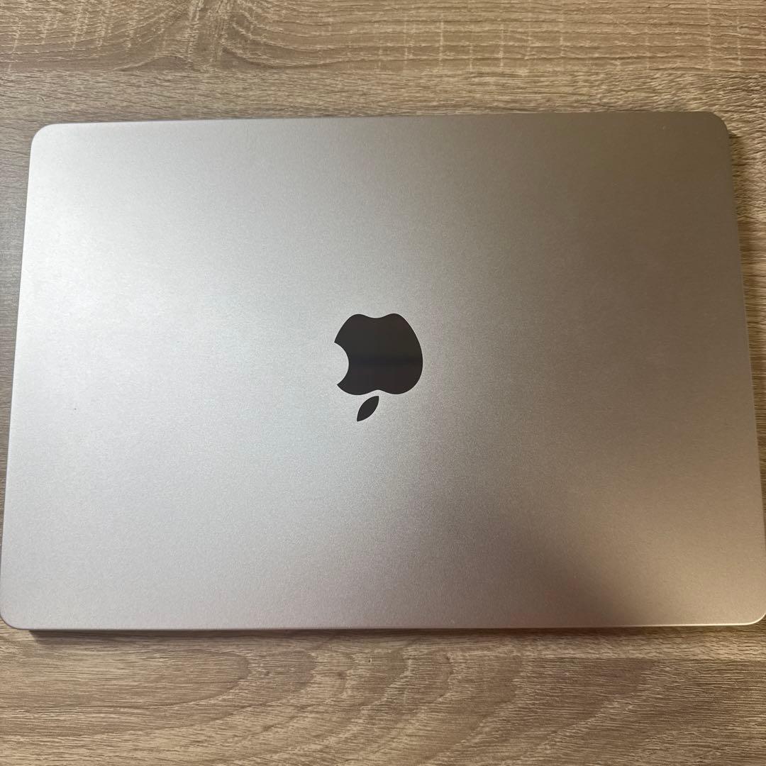 Apple MacBook m2 8gb 256gbスターライト