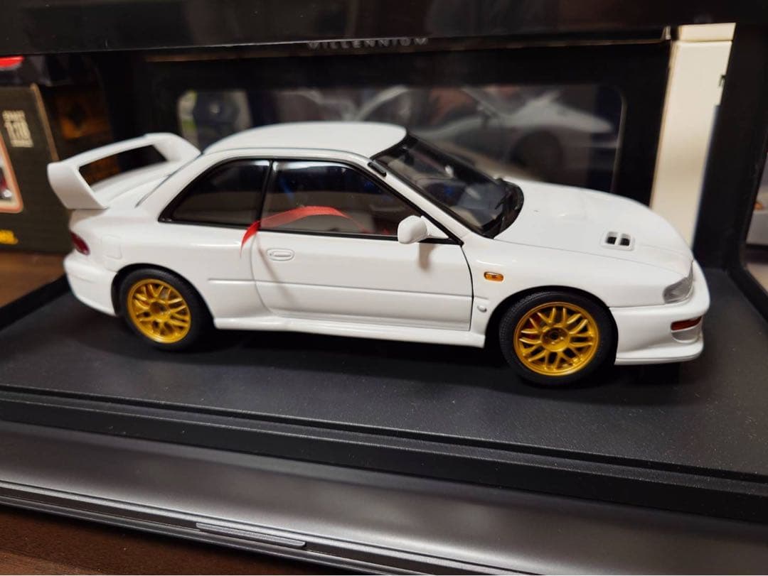 スバル インプレッサ 22B ホワイト 1/18