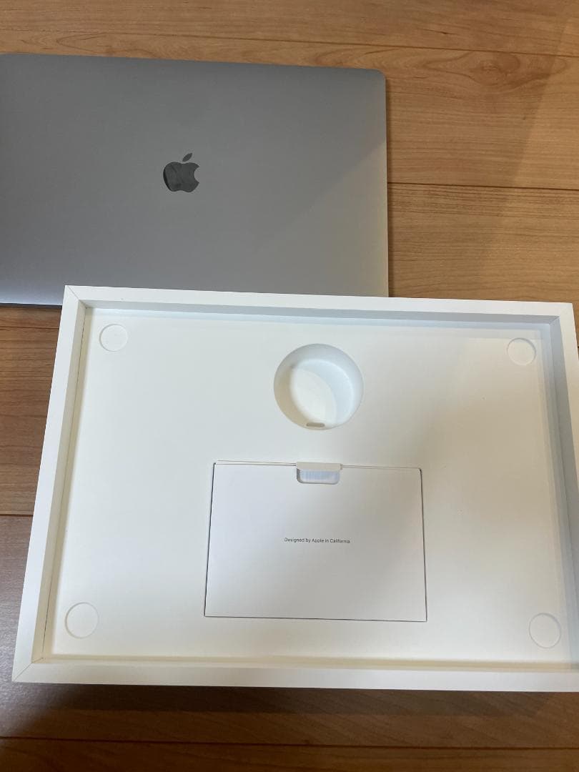 シルバー MacBook 本体 A4121　箱付き