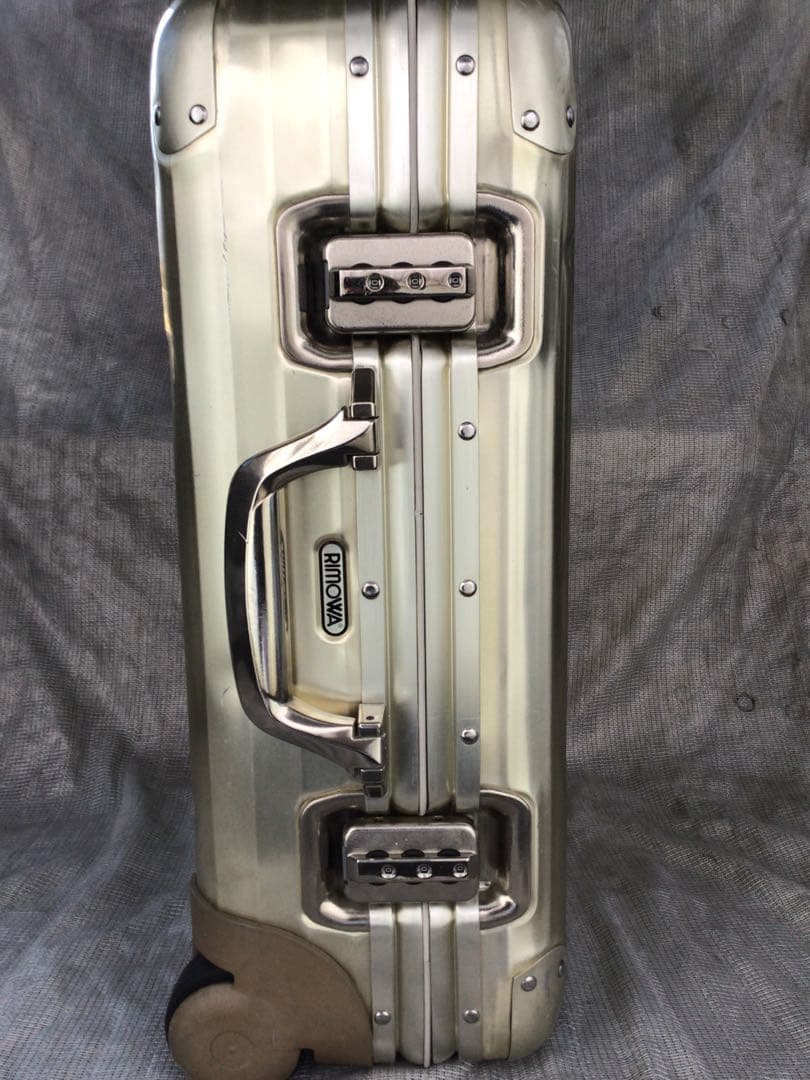 希少、廃盤リモワ　ゴールドトパーズ機内持込サイズ2輪の商品です。