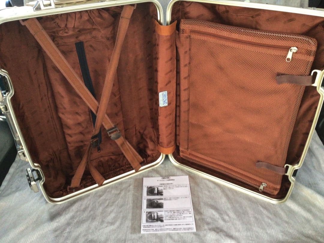 希少、廃盤リモワ　ゴールドトパーズ機内持込サイズ2輪の商品です。
