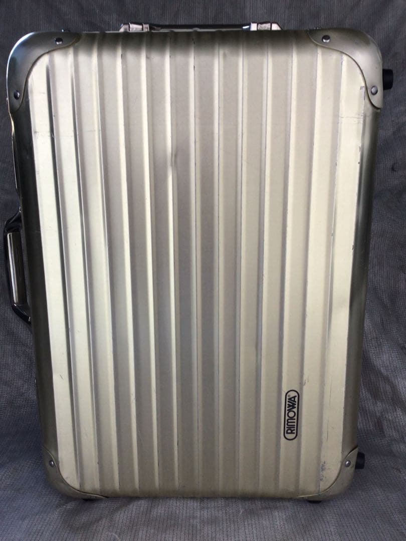 希少、廃盤リモワ　ゴールドトパーズ機内持込サイズ2輪の商品です。