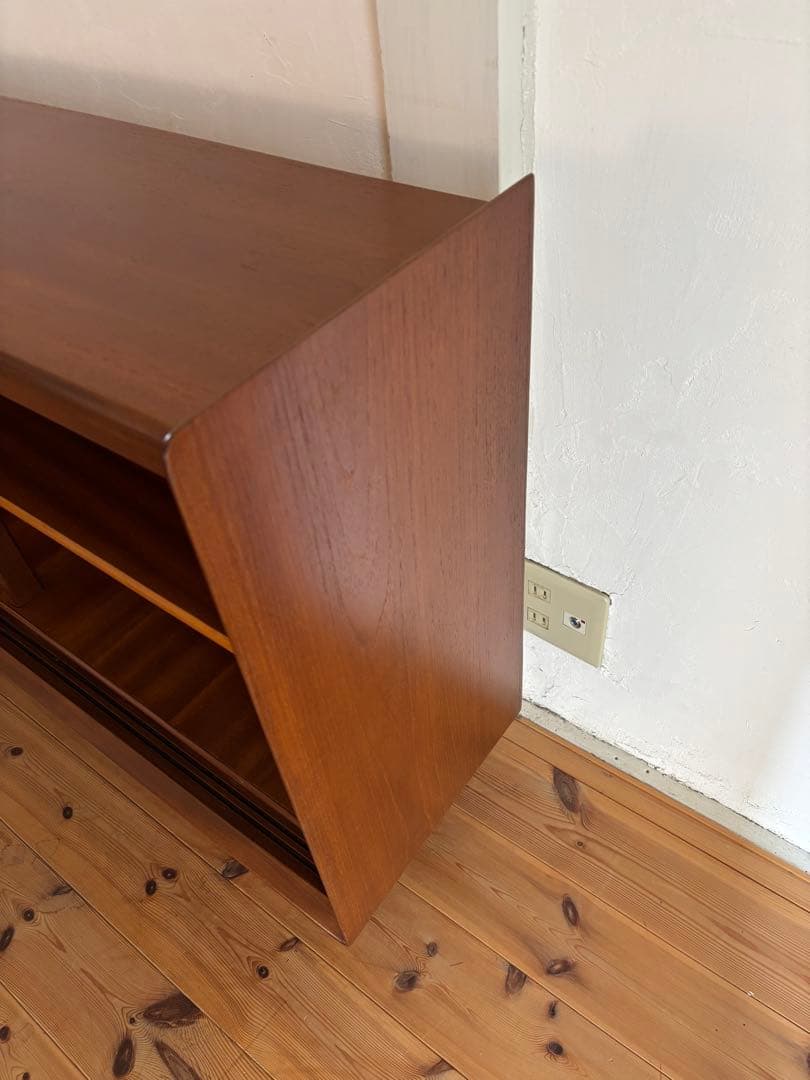 北欧ヴィンテージ　デンマーク　チーク　サイドボードキャビネット