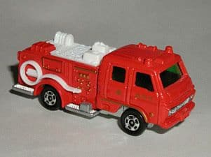 トミカ黒箱　UDコンドル化学消防車