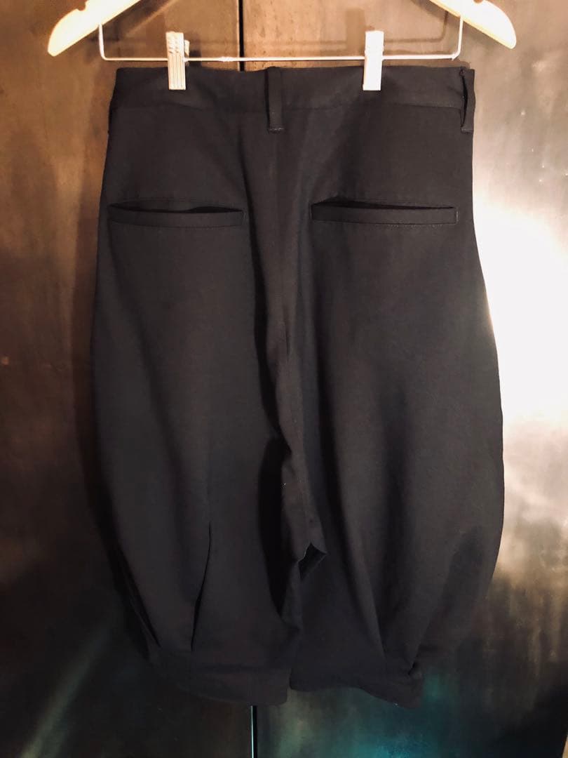 glamb イージークロップドヘムタックパンツ