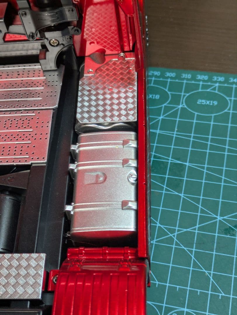 HUI NA スカニア1/18 770 S V8トレーラーヘッド　レッド