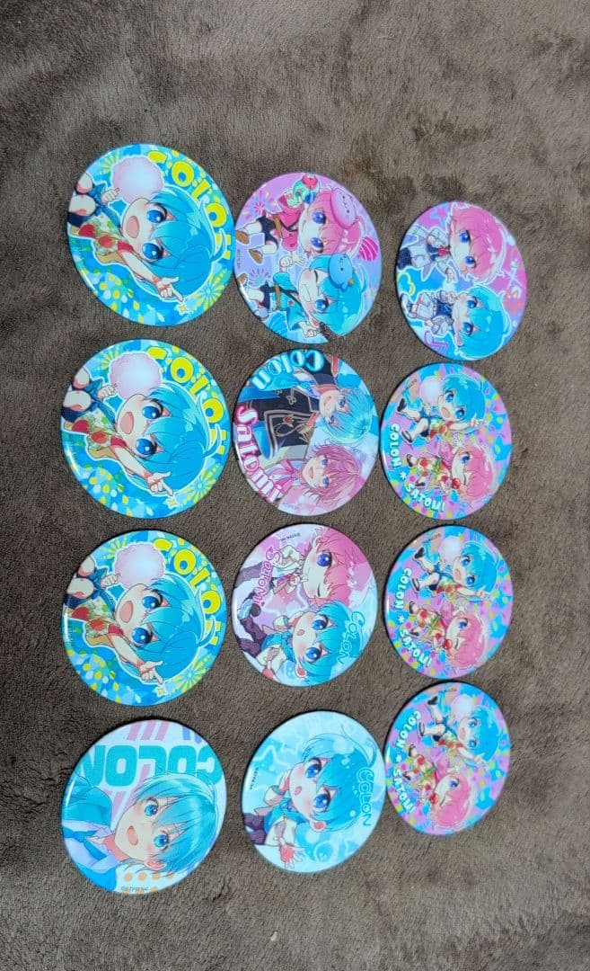 キャラクターグッズセット 多数のピンバッジ