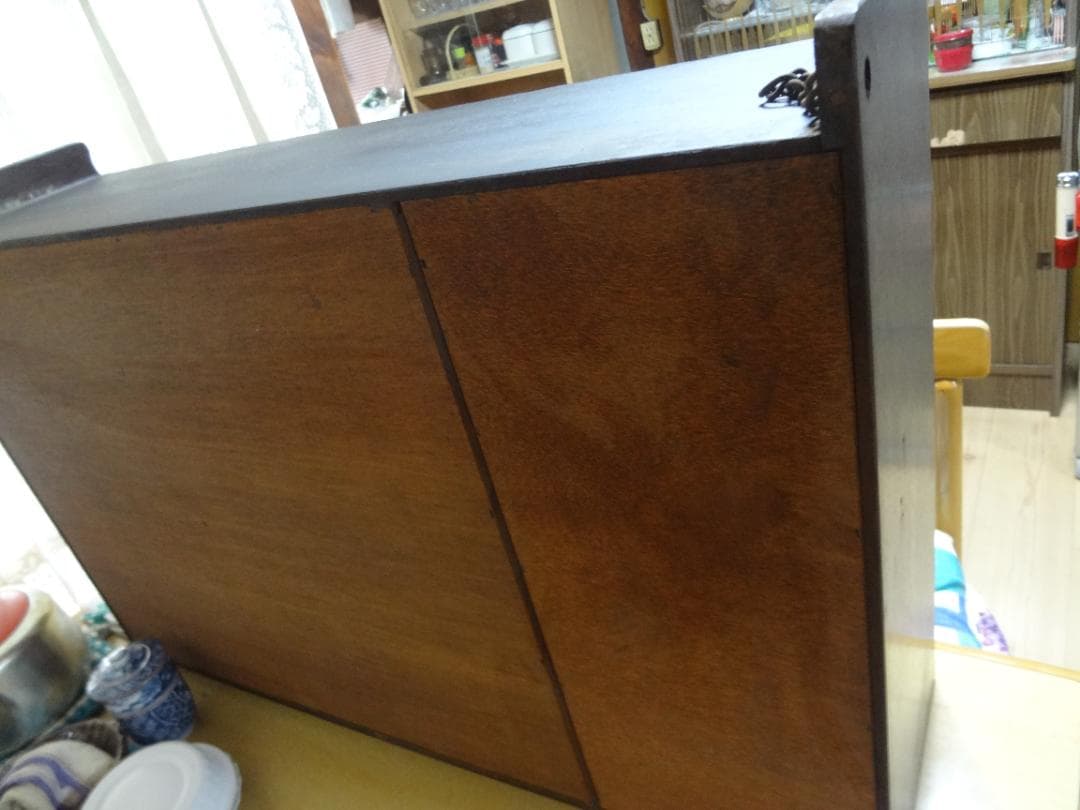 サイドボード　木製　アンティーク家具　お酒のボトルやグラス・食器の収納棚