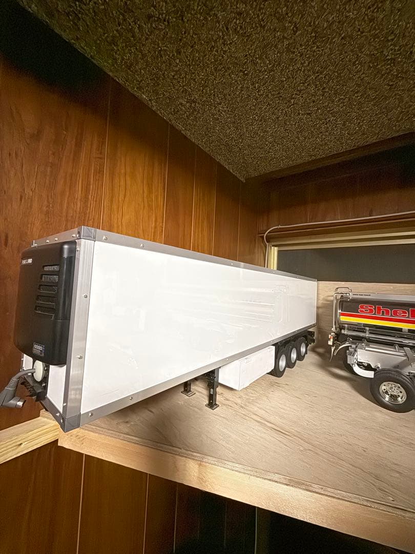 ラジコン冷凍トレーラー