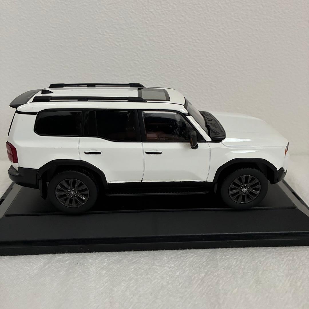 トヨタ ランドクルーザー 250 1/30スケール ホワイト