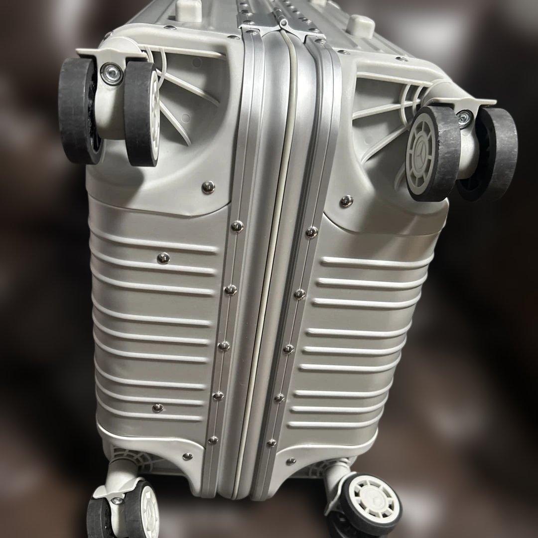 【新品未使用品】非売品メルセデスベンツ　アルミスーツケース　キャリーケース32L