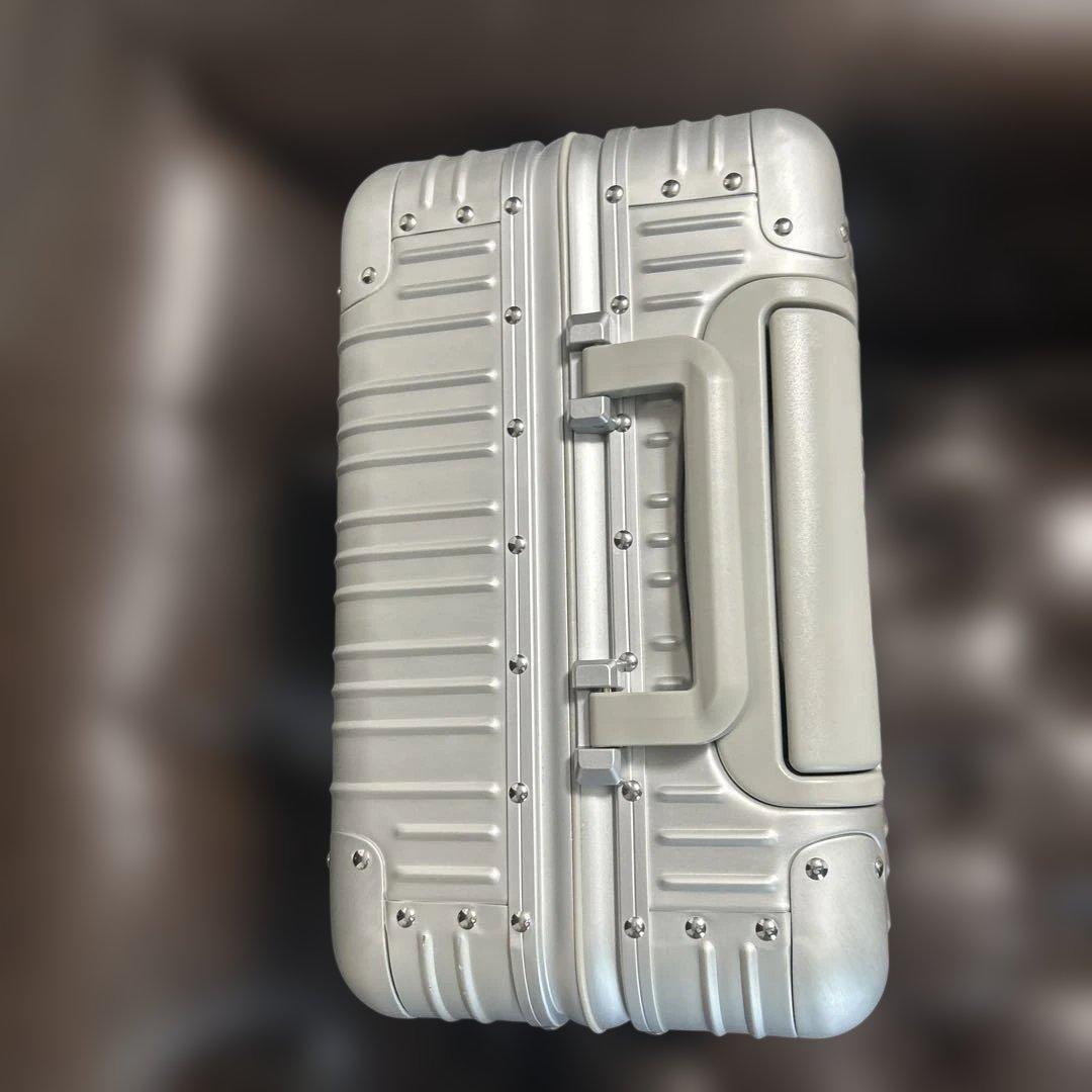 【新品未使用品】非売品メルセデスベンツ　アルミスーツケース　キャリーケース32L