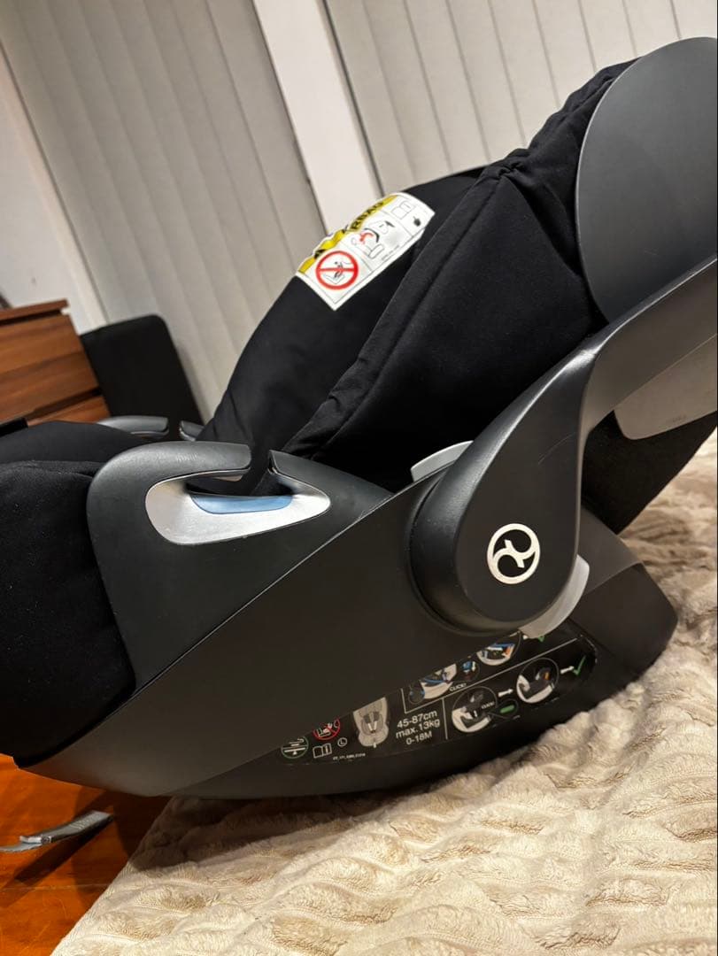 Cybex 車用チャイルドシート ブラック